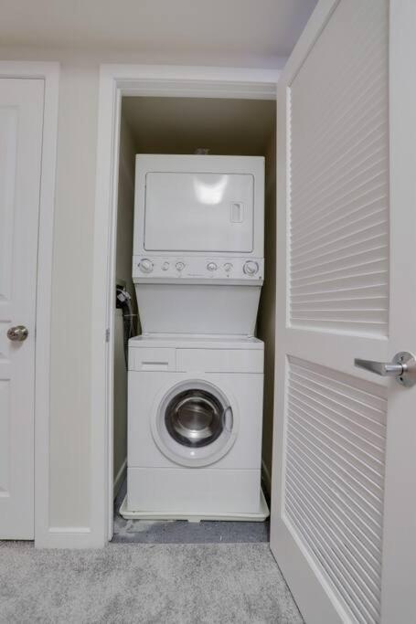 Prime Location Retreat Close To Dc And Metro アーリントン エクステリア 写真